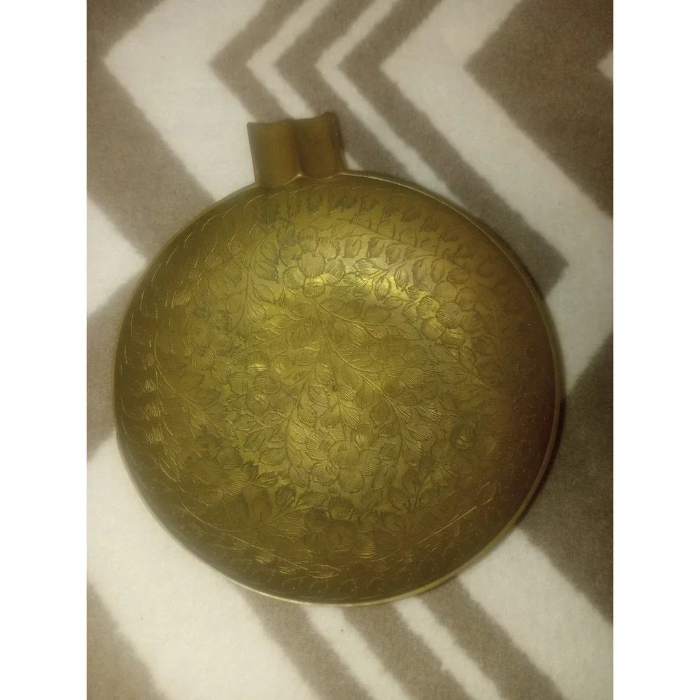 Vintage Beautiful Brass Floral Etched Ashtray-trinket Dish Z.Y. 5 3/4‎ Wide